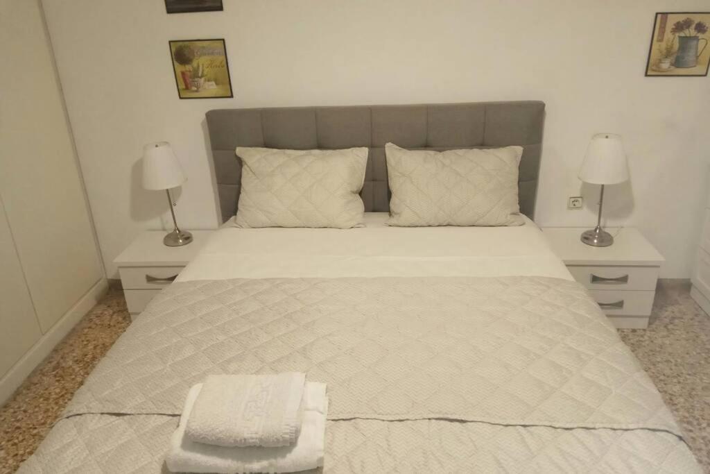 Central Town House 60M2**** Пирея Екстериор снимка