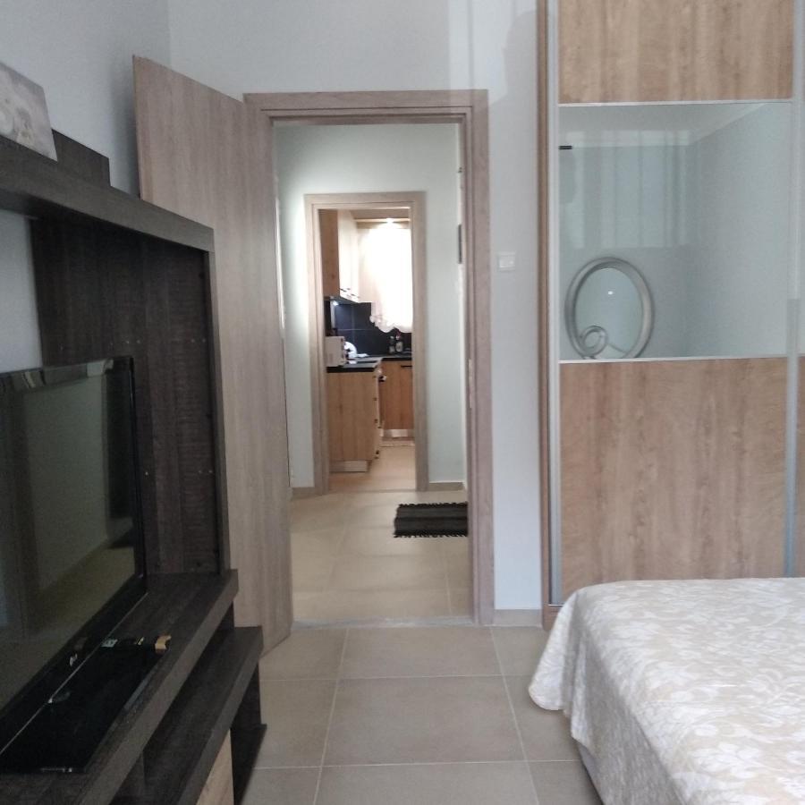 Central Town House 60M2**** Пирея Екстериор снимка