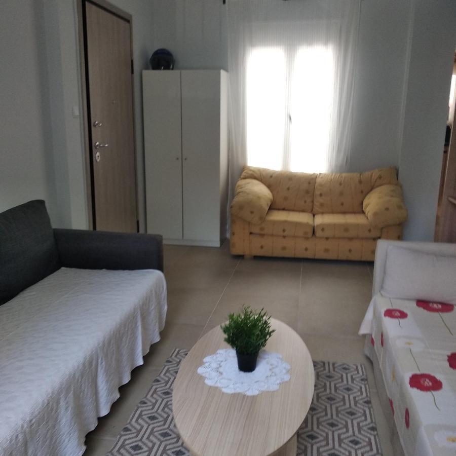 Central Town House 60M2**** Пирея Екстериор снимка