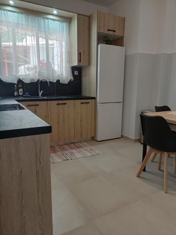 Central Town House 60M2**** Пирея Екстериор снимка